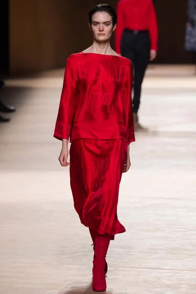 Look 9